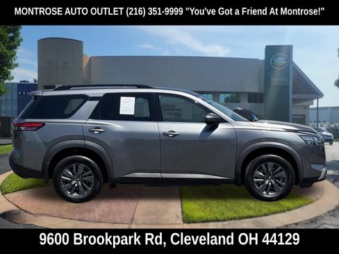 Used 2023 Nissan Pathfinder SV AWD/4WD image 3