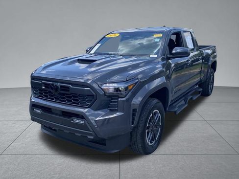 Used 2026 Toyota Tacoma 2WD Double Cab image 2
