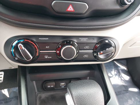 Used 2020 Kia Soul LX FWD image 20