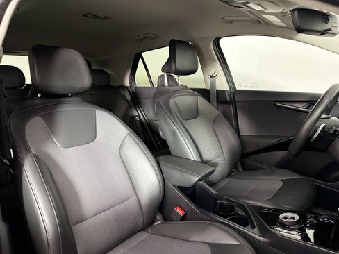 Used 2023 Kia Niro EX w/ EX Cold Weather Package FWD image 31