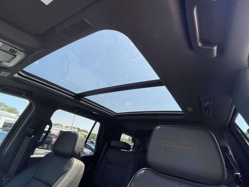 Used 2025 Chevrolet Tahoe High Country image 29