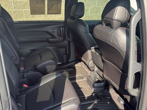 Used 2025 Toyota Sienna XSE AWD/4WD image 26