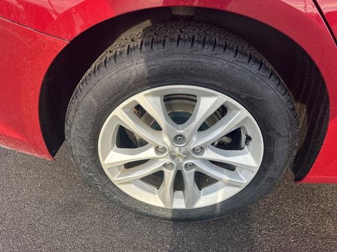 Used 2017 Chevrolet Malibu LT image 29