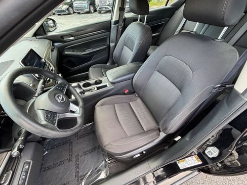 Used 2025 Nissan Altima 2.5 SV FWD image 31