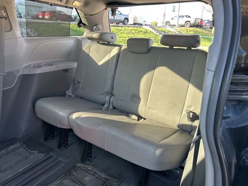 Used 2019 Toyota Sienna XLE image 11