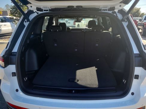 New 2026 Jeep Grand Cherokee Limited image 8