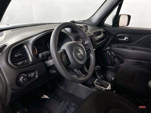 Used 2022 Jeep Renegade Altitude image 9
