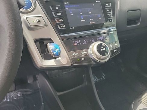 Used 2016 Toyota Prius V Three image 21