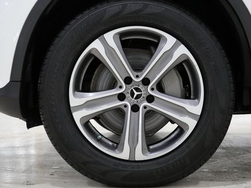 Used 2019 Mercedes-Benz GLC 300 4MATIC image 10