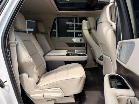 Used 2019 Lincoln Navigator L Reserve AWD/4WD image 22