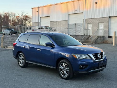 Used 2018 Nissan Pathfinder SV image 8