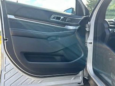Used 2018 Ford Explorer Limited AWD/4WD image 13