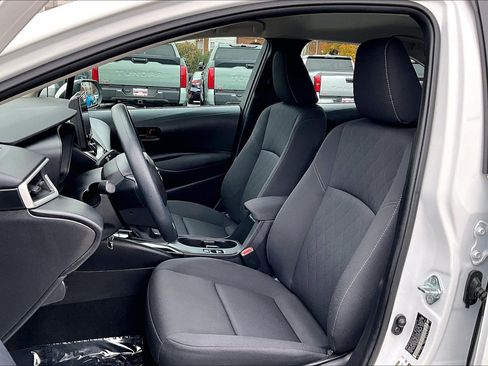 Used 2025 Toyota Corolla LE image 23