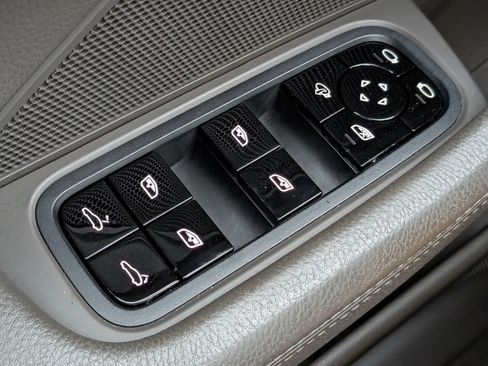Used 2019 Porsche Panamera 4 AWD/4WD image 22
