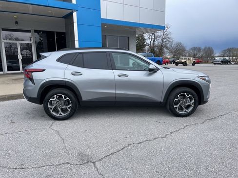 New 2026 Chevrolet Trax LT w/ Driver Confidence Package FWD image 50
