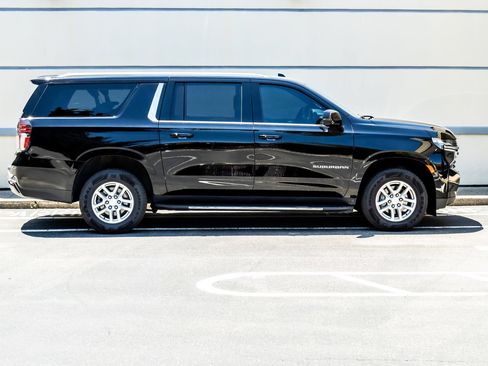 Used 2023 Chevrolet Suburban LT AWD/4WD image 9