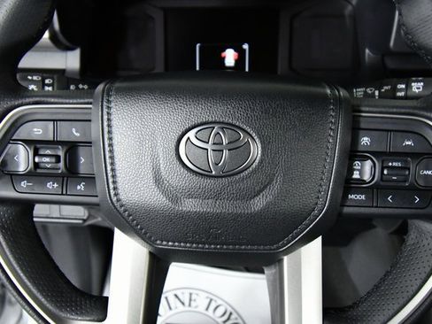 Used 2025 Toyota 4Runner 4WD image 2