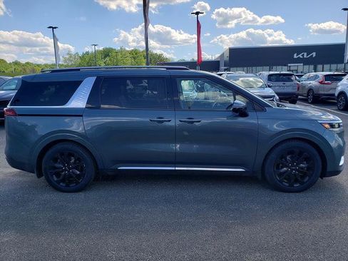 Certified 2022 Kia Carnival SX Prestige FWD image 3
