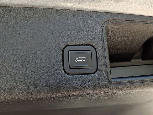Certified 2023 GMC Terrain SLE w/ Driver Convenience Package AWD/4WD image 27