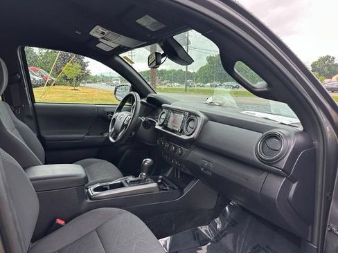 Used 2019 Toyota Tacoma TRD Sport w/ Technology Package AWD/4WD image 22