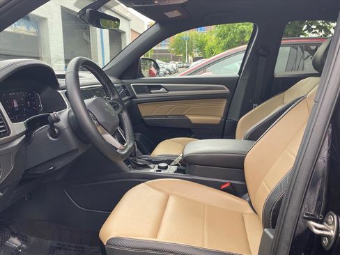 Used 2023 Volkswagen Atlas Cross Sport SE w/ Panoramic Sunroof Package AWD/4WD image 9