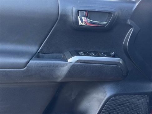 Used 2021 Toyota Tacoma TRD Sport image 27