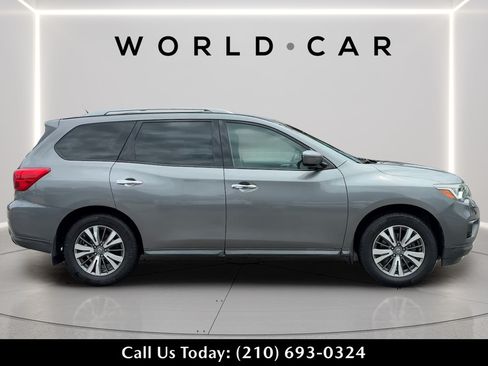 Used 2017 Nissan Pathfinder SV FWD image 8