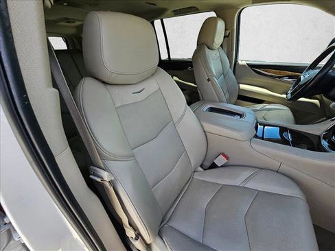 Used 2019 Cadillac Escalade ESV Luxury AWD/4WD image 20