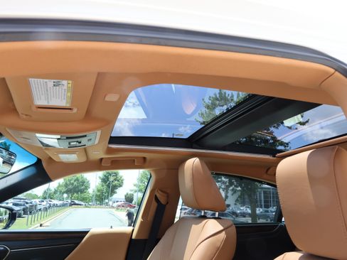 Used 2022 Lexus ES 350 Ultra Luxury w/ Accessory Package 2 FWD image 32