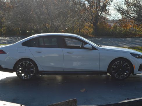 Used 2026 BMW 530i 530i w/ M Sport Package image 12