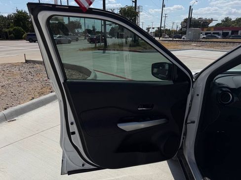 Used 2019 Nissan Kicks SV FWD image 9