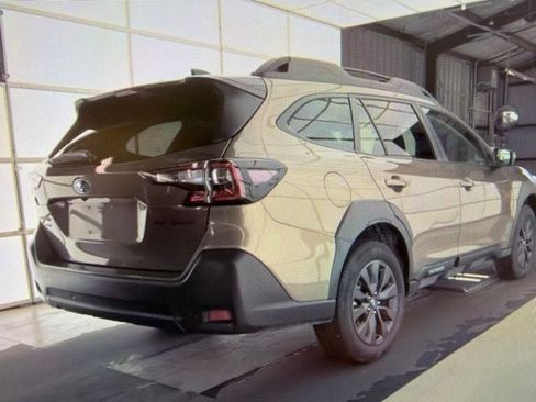 Used 2025 Subaru Outback Onyx Edition AWD/4WD image 4