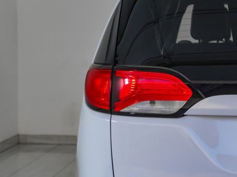 Used 2019 Chrysler Pacifica Limited w/ Advanced Safetytec Group image 45