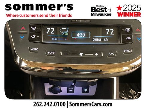 Used 2018 Toyota Avalon Limited image 18