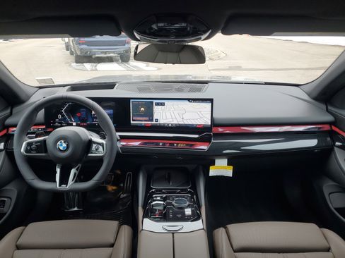 New 2026 BMW 540i xDrive w/ M Sport Package AWD/4WD image 21