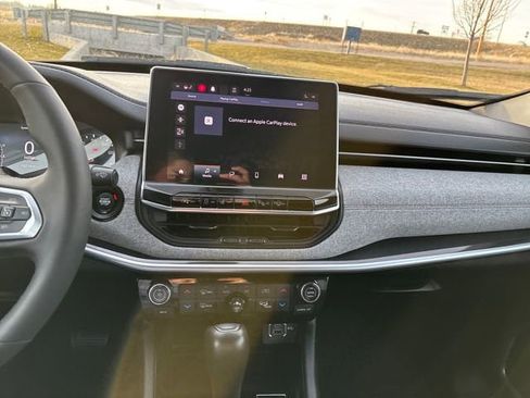 Used 2024 Jeep Compass Latitude image 18