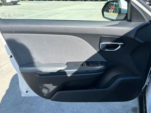 Used 2025 Kia K4 EX image 12