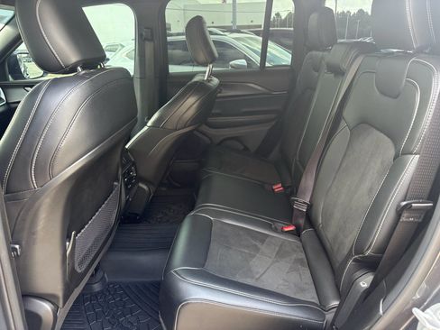 Used 2025 Jeep Grand Cherokee Altitude RWD image 27