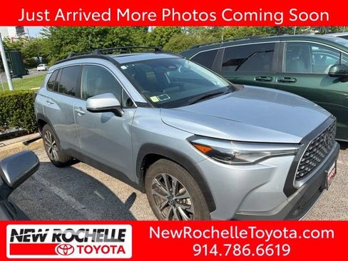 Used 2023 Toyota Corolla Cross XLE w/ Convenience Package AWD/4WD image 1