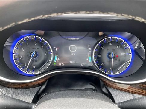 Used 2022 Chrysler Pacifica Limited w/ Uconnect Theater Family Group FWD image 20