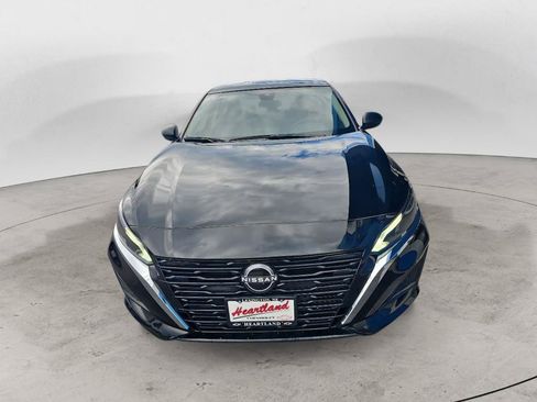 Used 2025 Nissan Altima 2.5 SV FWD image 8