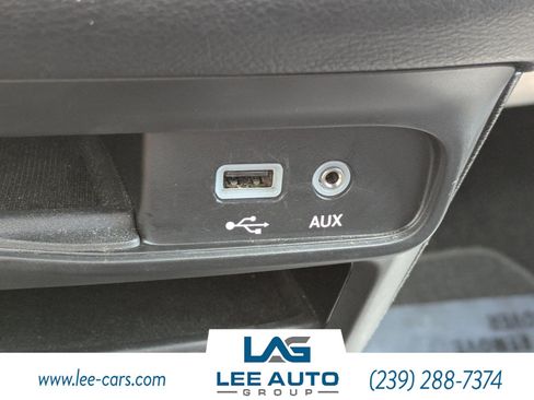 Used 2018 Chrysler Pacifica Touring-L w/ Premium Audio Group FWD image 25