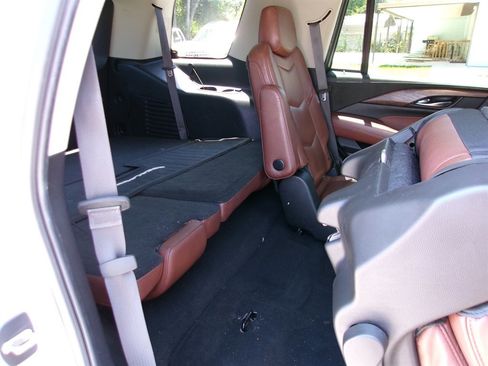 Used 2015 Cadillac Escalade Premium RWD image 16