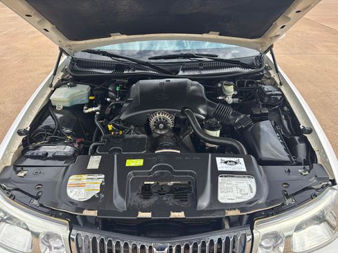 Used 1999 Lincoln Town Car Executive RWD image 21