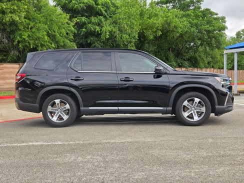 Used 2025 Honda Pilot EX-L image 2