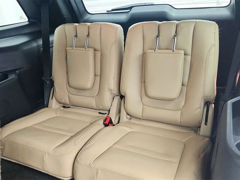 Used 2017 Ford Explorer XLT w/ Equipment Group 202A image 28