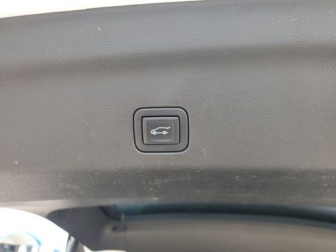 Used 2023 Chevrolet Suburban Premier RWD image 7