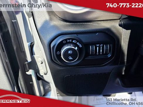 Used 2020 Jeep Gladiator Rubicon AWD/4WD image 11