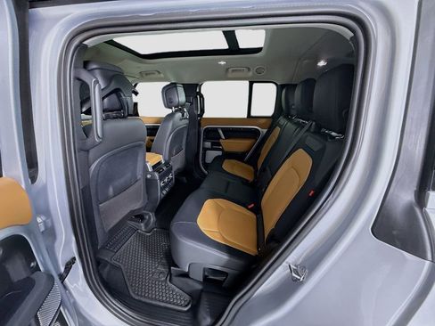 Used 2024 Land Rover Defender 130 X-Dynamic SE image 22