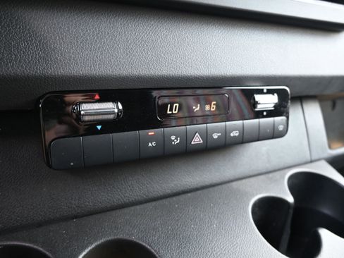 Used 2020 Mercedes-Benz Sprinter 2500 image 19